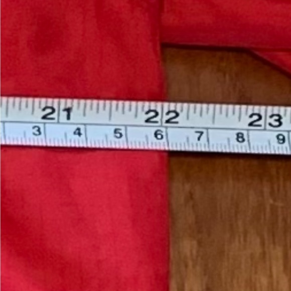 Running Room windbreaker. Size large. Measurements in photos - Picture 6 of 7